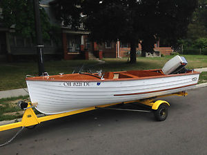 1957 MFG 15' FIBERGLASS & MAHOGANY CLASSIC BOAT! TEE NEE TRAILER, EVINRUDE, ETC!
