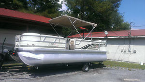 2003 Suntracker Party Barge