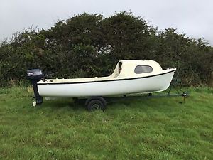 Small fishing boat rowing day boat 20hp outboard all works