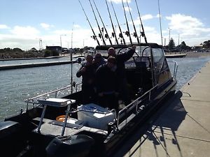 DEVIL CAT 24 FOOT, DOUBLE HULL, 2X200 HP OUTBOARD MOTORS-VICTORIA 3033