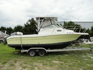 2005 Robalo R235