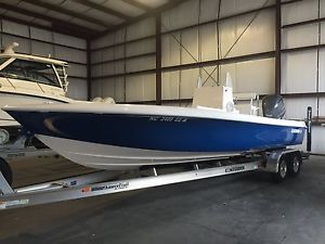 2016 Contender 25 Bay Boat