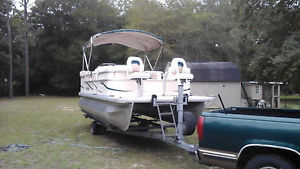 2007 Pontoon Boat