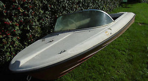 Fibreglass SPEEDBOAT (12 1/2 foot long)  Restoration project? (Collection only)