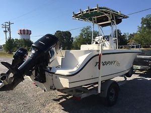 TROPHY CENTER CONSOLE FISHING BOAT BAY BOAT BASS LOW TIME