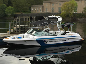 Super Air Nautique 210 Waterski or Wakeboard boat