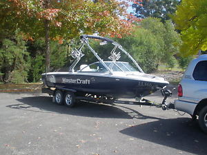 wake boat, ski boat. mastercraft x7 wake boarding.