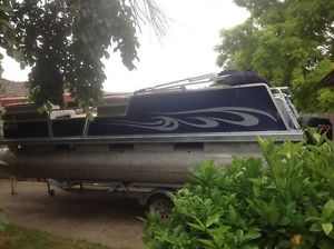 23ft Party Pontoon Boat