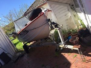 Aluminium boat with trailer