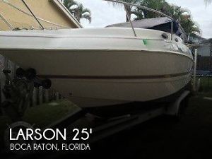 1998 Larson 254 Mid Cabin