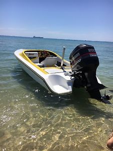 Ski boat