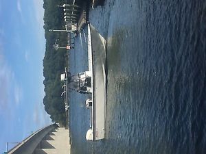 1994 Boston Whaler  Outrage