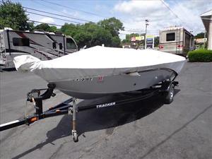10 Bass Tracker Pro Guide 16' Bass Boat, 50hp Mercury Motor, Trailer included