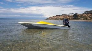 Ski boat