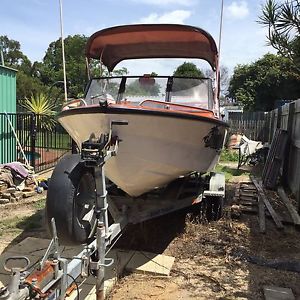 Fibreglass Haines Hunter Ski / Recreational boat - 70hp Yamaha 2 Stroke F/Inj