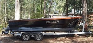 18ft classic v8 ski/cruising boat