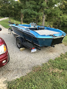1989 4 winns bass boat