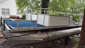 24ft Pontoon Boat