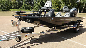 2011 Xpress Hyper Lift H17 Aluma-Weld 115 YAMAHA 4STROKE Live Well ROD LOCKER