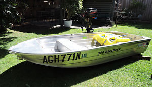 QUINTREX 320 Explorer Boat