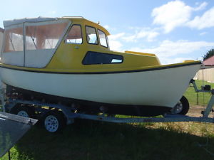 21' shark boat