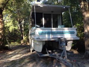 2000 Catamaran Cruiser 30' Houseboat