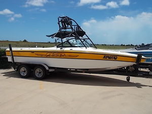 2001 CENTURION ELITE V DRIVE V8 SKI/WAKEBOARD BOAT