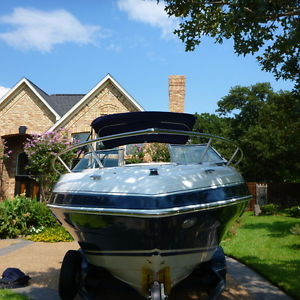 2004 Cuddy Cabin -  Four Winns 225 Sundowner image 1