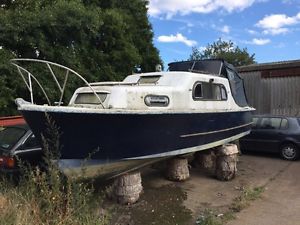 Freeman 22 boat