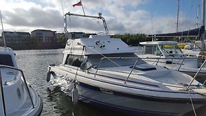 Bayliner 2556 Flybridge Boat