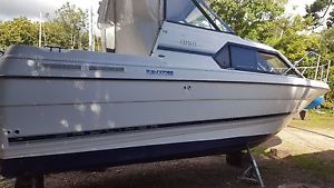 Bayliner 2452 motor boat