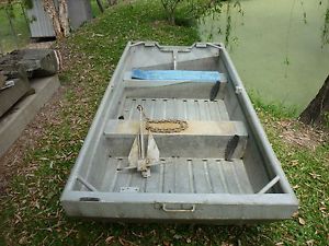 STRESSCO 3 METRE FLAT BOTTOM ALUMINIUM BOAT & OARS & ANCHOR - VGC - PICK UP ONLY