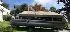 2011 SUNCHASER PONTOON BOAT