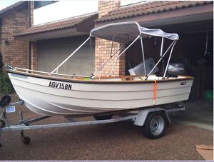 Boat - 3.650 Islander Fiberglass Runabout