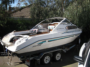 2000.WHITTLEY MONTEREY 580. CABIN CRUISER BOAT... DAMAGED MOTOR