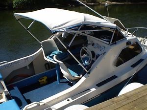 Half cabin boat haines 17 ft