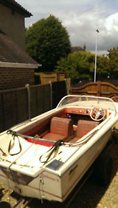 Classic Broom Speed boat with very good trailer and with 40 hp Marina engine