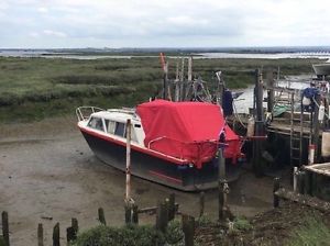 Cruiser Houseboat