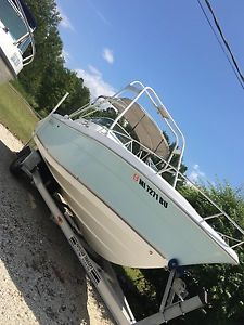 2004 Cobia 215