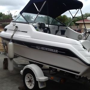 2004 Huntsman, 4.8 meter, 18 ft, 1/2 cabin fibreglass boat with a 70 YAMAHA engi