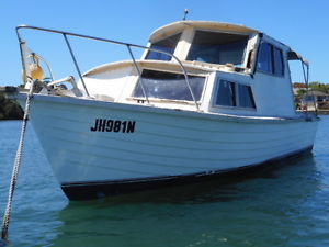 Caporn 25ft cruiser fiberglass clinnker hull drive away(sydney har) No Reserve!
