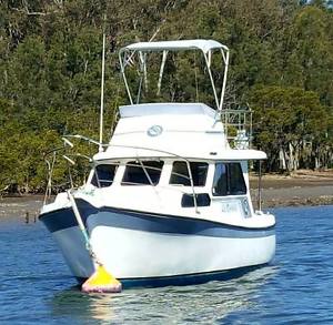 Cuddles 30ft Flybridge Cruiser