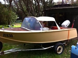 Beautiful vintage 4.3m Norlin Wooden boat with 40hp Johnson outboard - Victoria