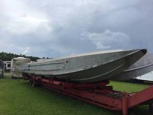 1983 COUGAR RACE BOAT