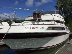 1988 CARVER SANTEGO 2767 WITH TRIPLE AXLE TRAILER!!