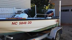 13 ft. Boston Whaler sport/ no trailer