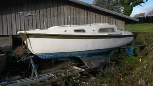 Vivacity 650 Sailing Boat/Day Sailer and Road Trailer
