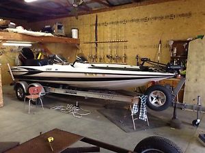 2000 Triton TR22