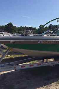 2003 Malibu Wakesetter Wakeboarding Boat