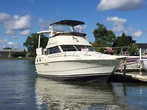 1995 SILVERTON 34 MOTOR YACHT~672 HOURS~454 CRUSADERS~FRESH WATER~CLOSED COOLING
